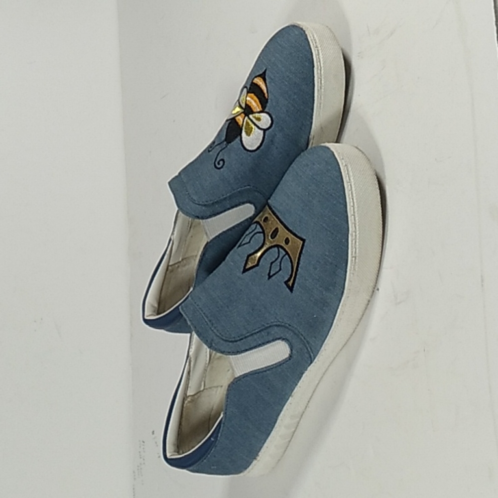 Circus by Sam Edelmam Queen Bee Blue and White Size 8m Woman Walking Sneakers.